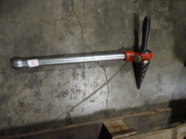 Ratcheting Pipe Reamer
