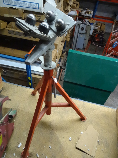 Roller Pipe Stand