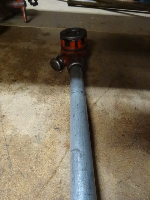 Ratcheting Pipe Threader