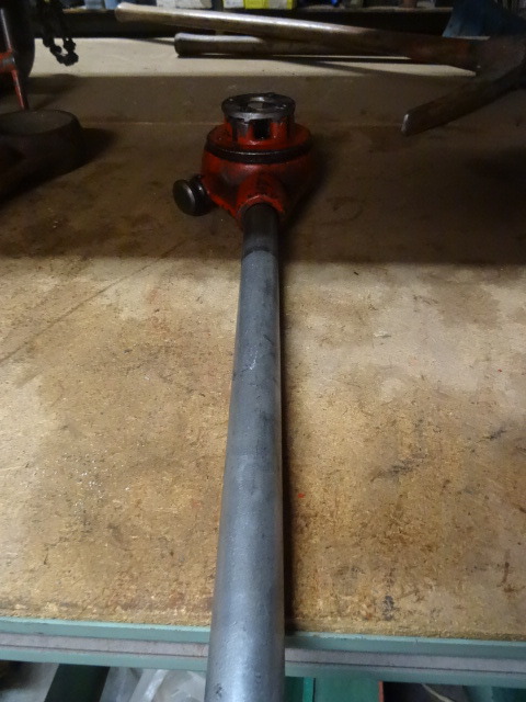 Ratcheting Pipe Threader