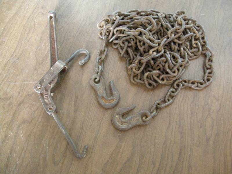 Light duty chain with hooks
