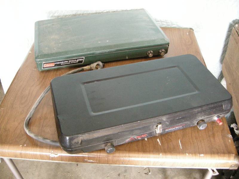 2 propane camp stoves