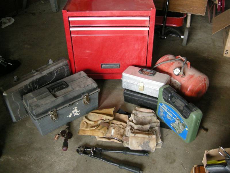 Rolling tool cabinet and tools