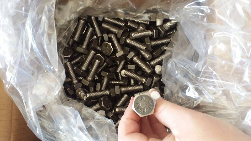 Hex bolt