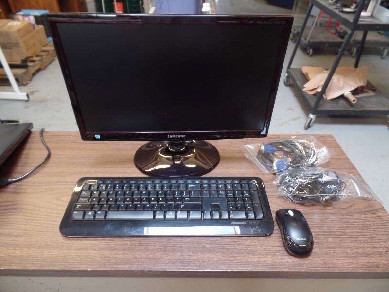 Samsung 20 LED Monitor Bundle