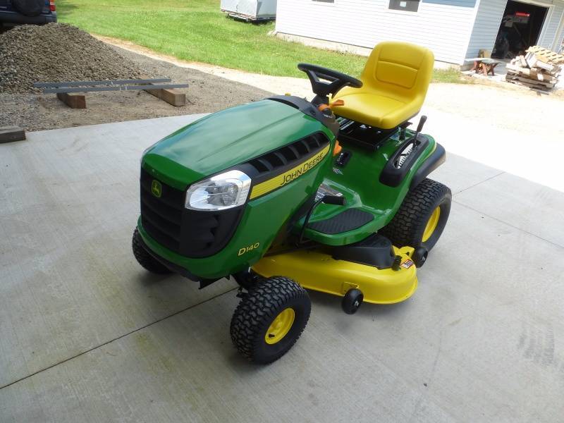 2015 John Deere D 140 Lawn Tractor