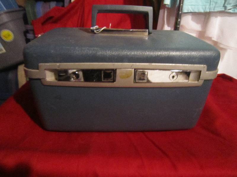 lot 259 image: Vintage Train Suitcase Samonite