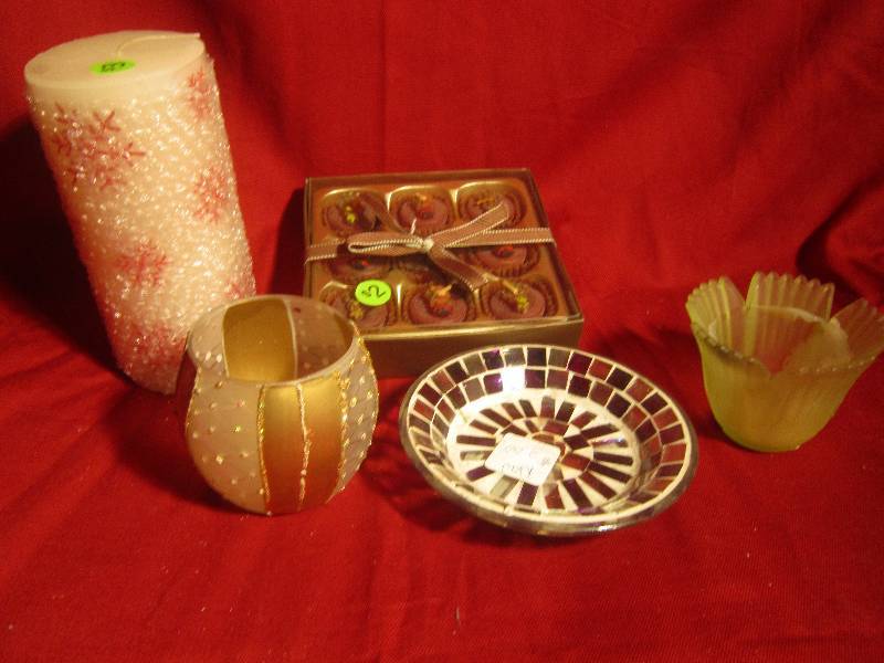 lot 322 image: Box Lot of 5 Items - Votives & Candles