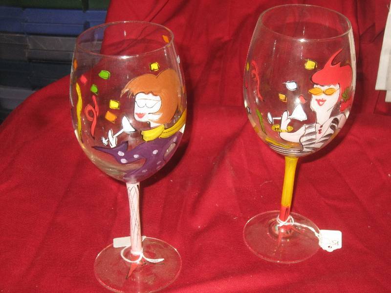 lot 278 image: 2 Wine Glasses with Girls