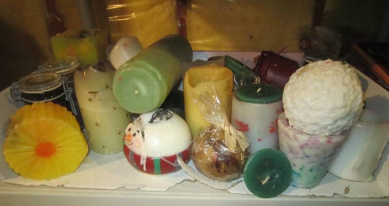 lot 282 image: Lot of Candle Wax
