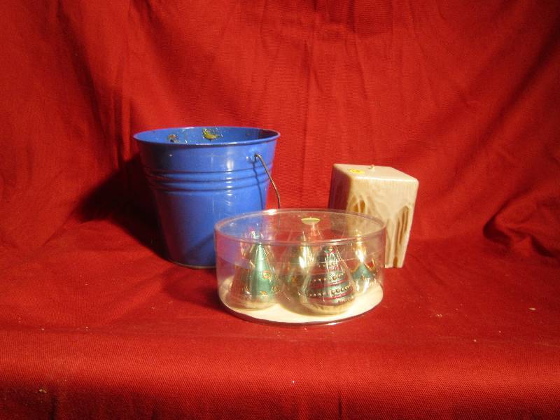 lot 326 image: Box Lot of 7 Items - Candles