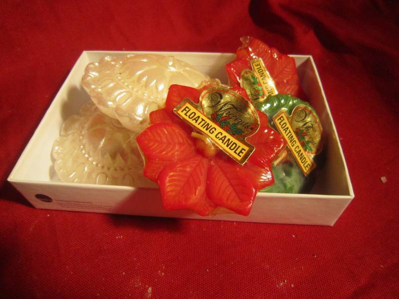 lot 330 image: Lot of NEW Candles