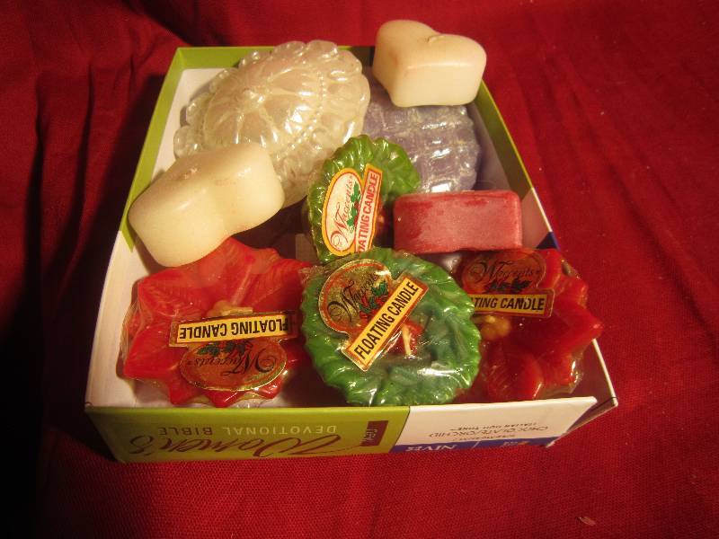 lot 332 image: Lot of NEW Candles