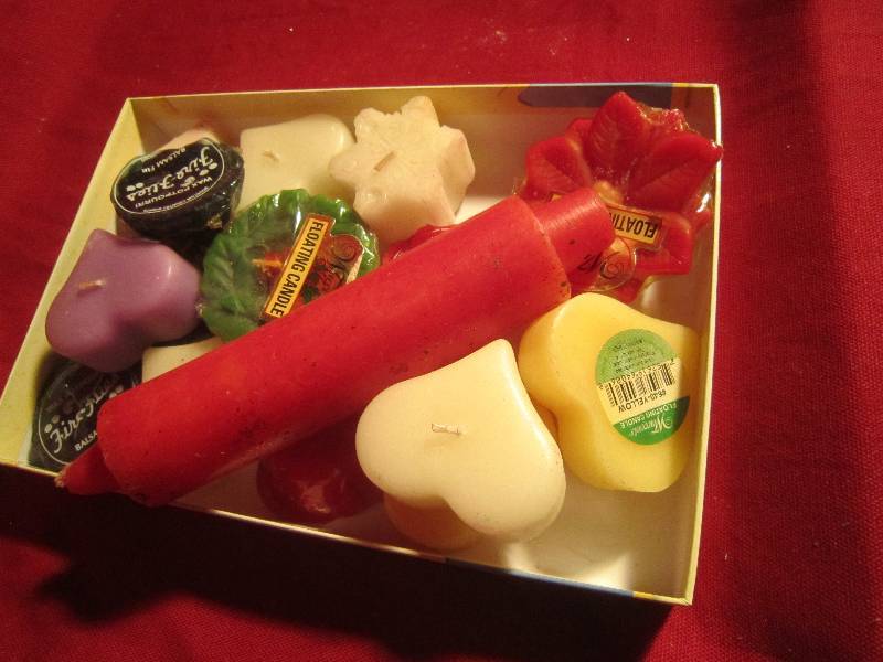 lot 333 image: Lot of NEW Candles