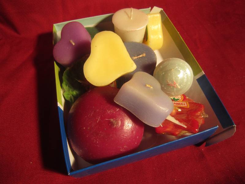 lot 334 image: Lot of NEW Candles
