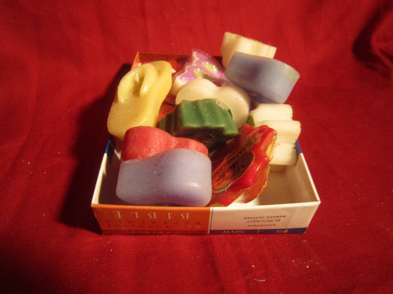 lot 337 image: Lot of NEW Candles