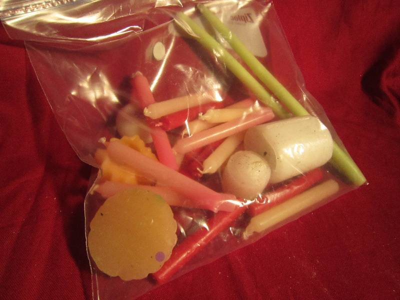 lot 341 image: Lot of NEW Candles