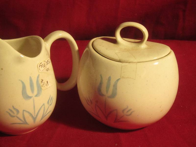 lot 359 image: Creamer and Sugar Antique Tulip