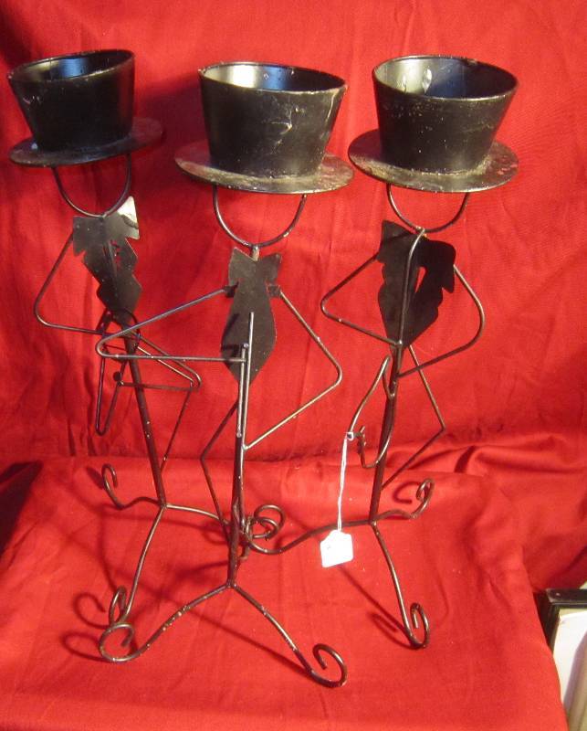 lot 362 image: 3 Metal Candleholder Musicians
