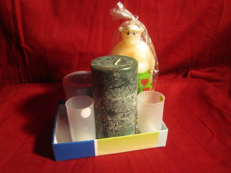 lot 367 image: Box of Candleholders