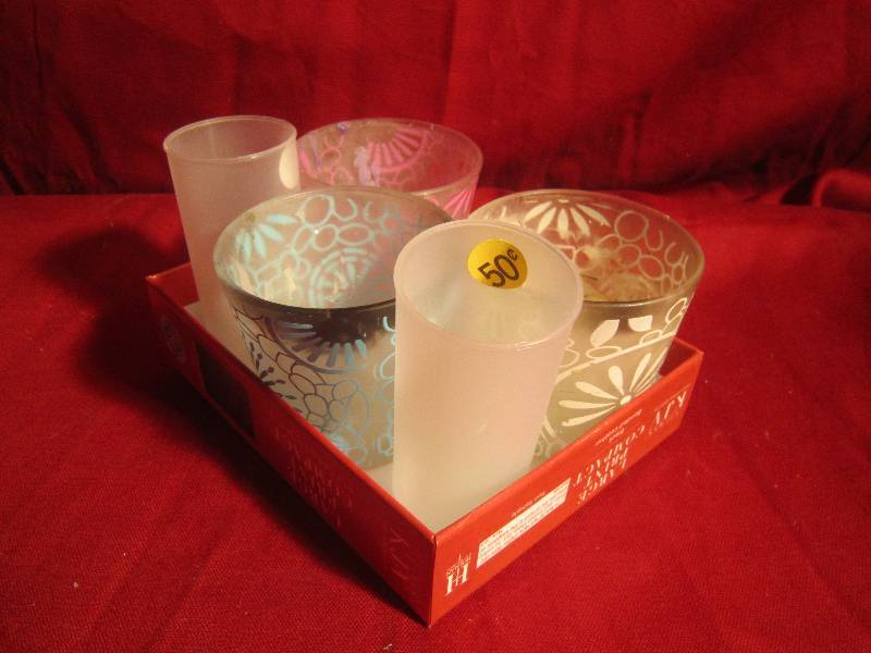 lot 368 image: Candleholders