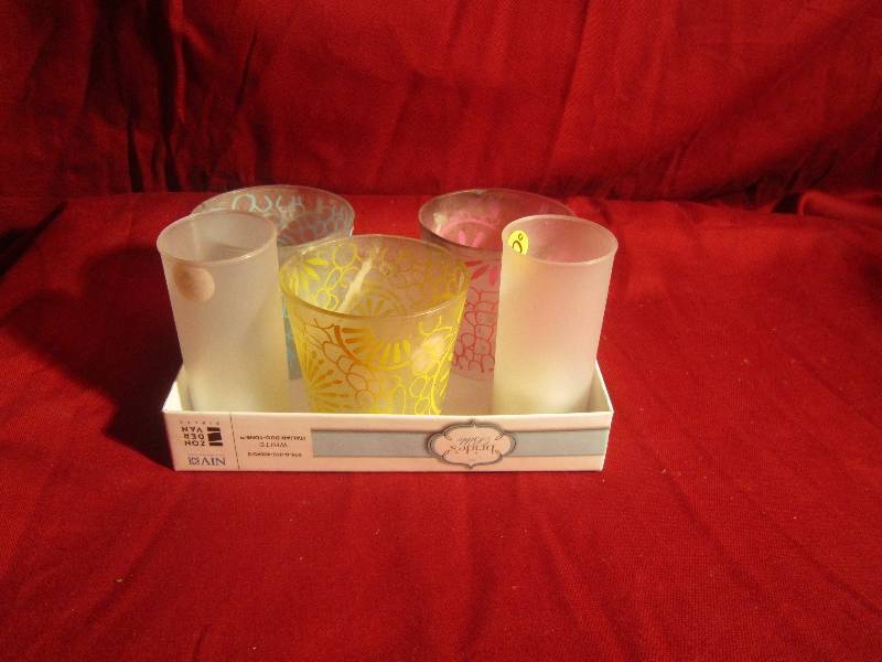 lot 369 image: Candleholders