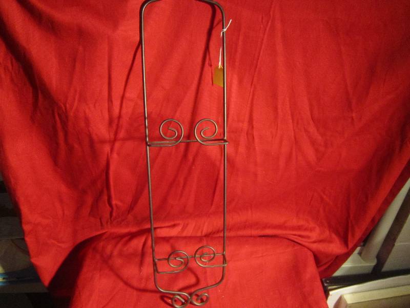 lot 372 image: 2 Tier Metal Plate Rack Holder