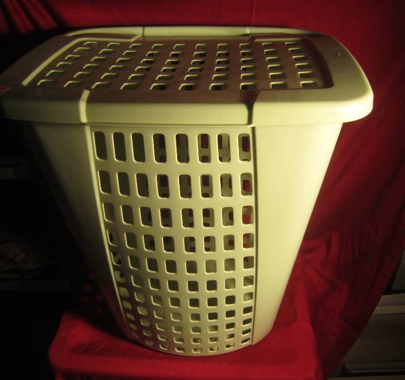 lot 392 image: Tall Green Laundry Basket with Lid 23h x 16 w