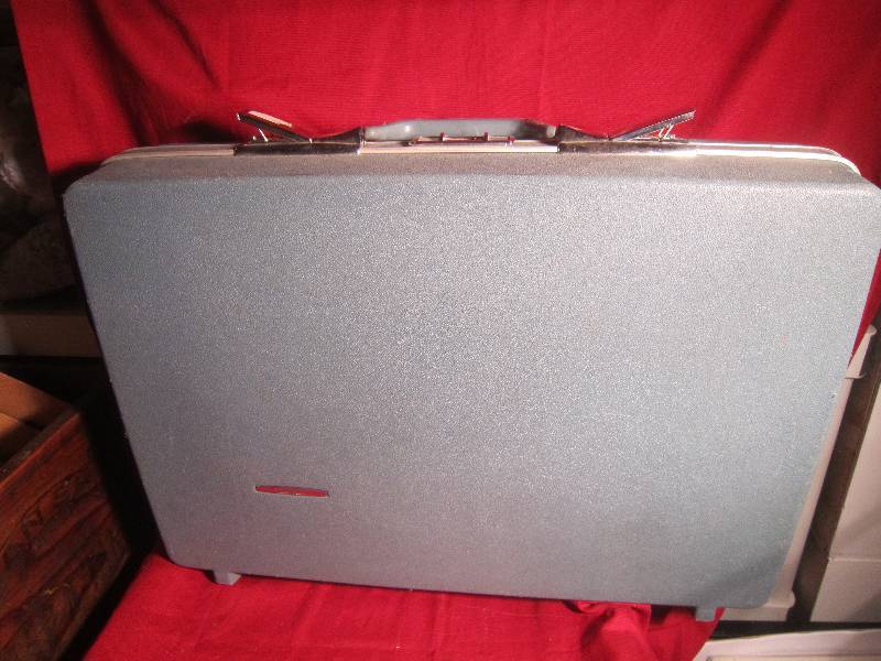 lot 256 image: Vintage Suitcase Blue Lg (Matches Lot 257 & 258)