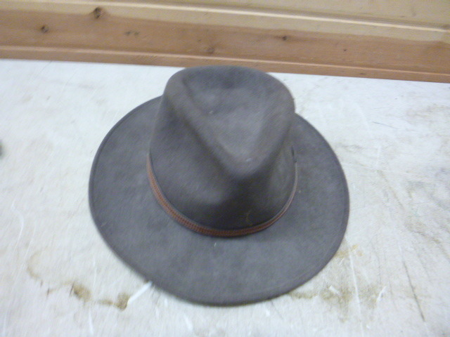 lot 62 image: Felt Hat