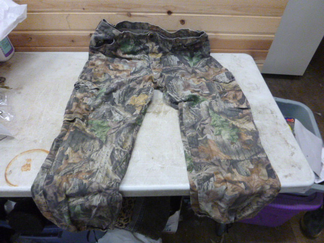 lot 89 image: Mossy Oak Pants