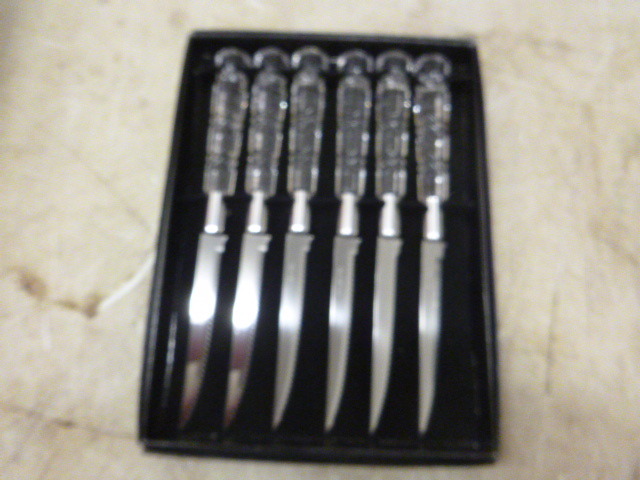 lot 98 image: Set of Illusion Steak Knives