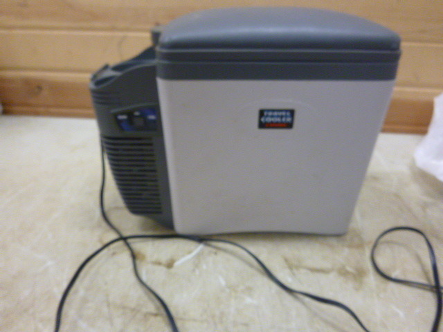 lot 114 image: Vector Console Travel CoolerWarmer