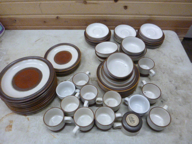 lot 121 image: Set of Dinnerware