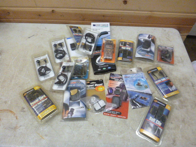 lot 128 image: Miscellaneous Cell Phone Items