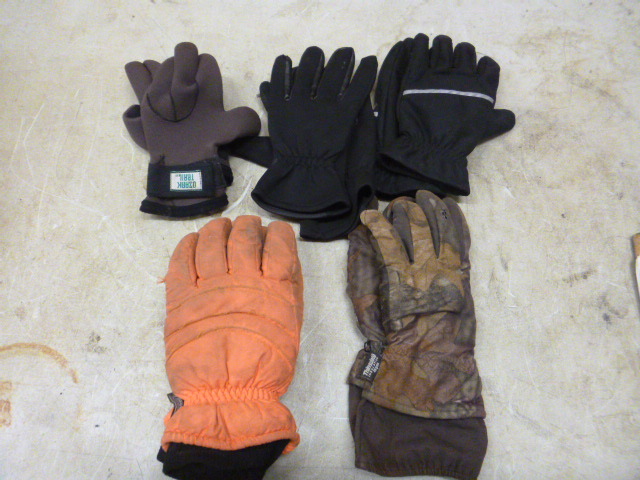 lot 137 image: Miscellaneous Gloves