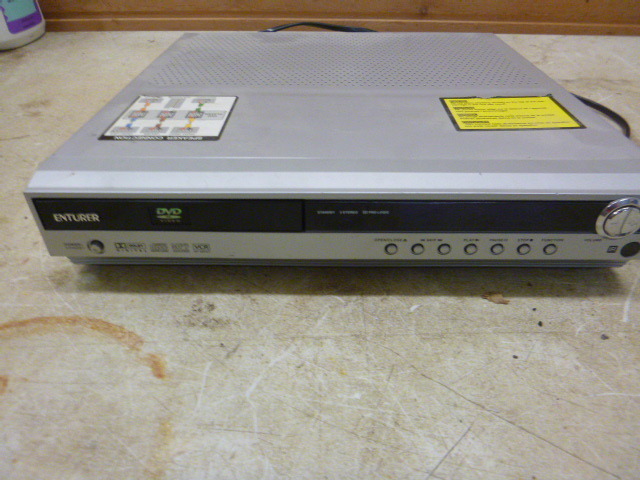 lot 171 image: Enturer DVD Player