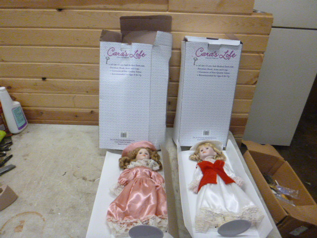 lot 180 image: 2 Caras Loft Dolls