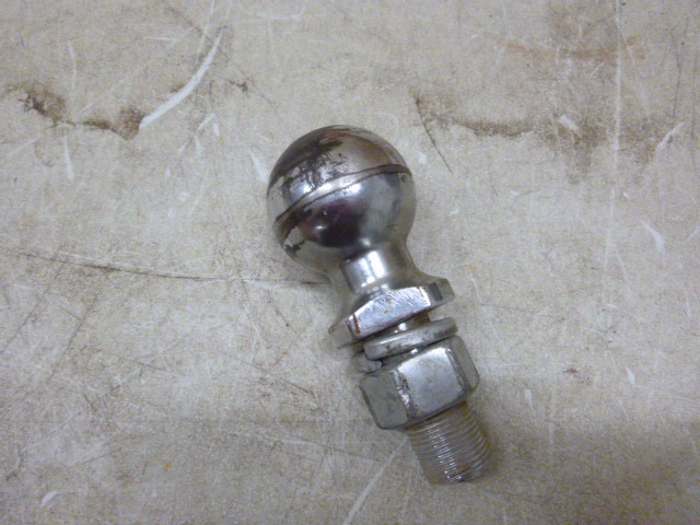 lot 193 image: Curt 2 516 Hitch Ball