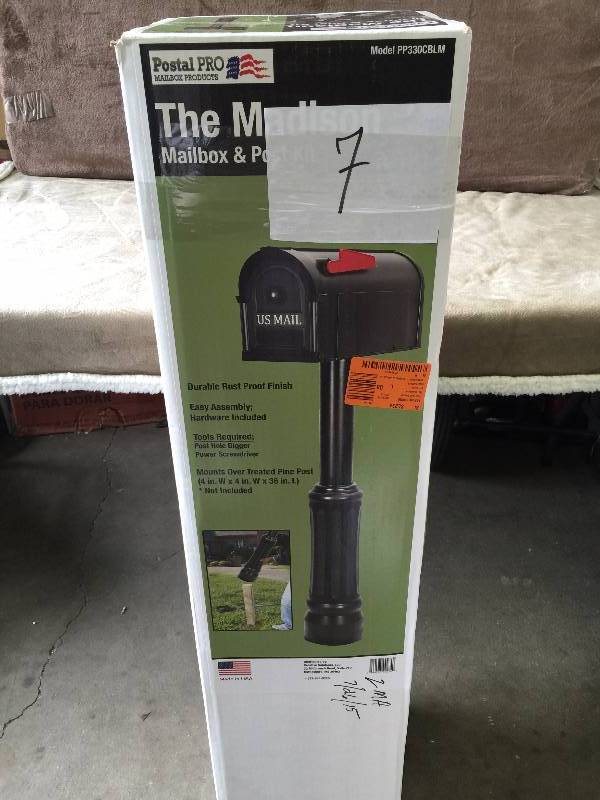 lot 7 image: Mailbox and Post