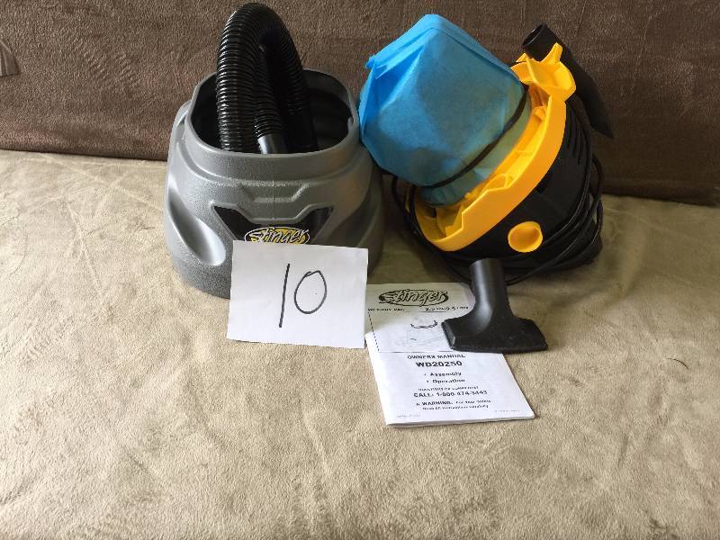 lot 10 image: Stinger 2.5 Gal Wetdry Vac