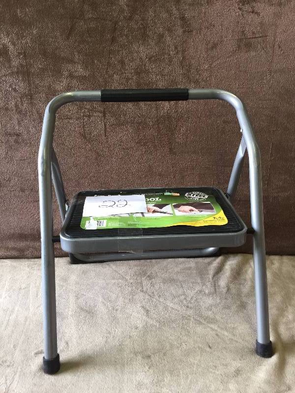 lot 22 image: One Step Stool