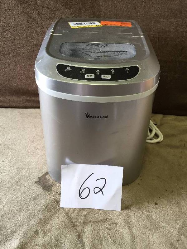 lot 62 image: Magic Chef Ice Maker