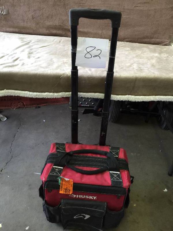 lot 82 image: Husky Tool Bag - Handle does not go down