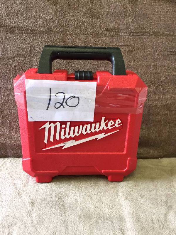 lot 120 image: Milwaukee Tool Set