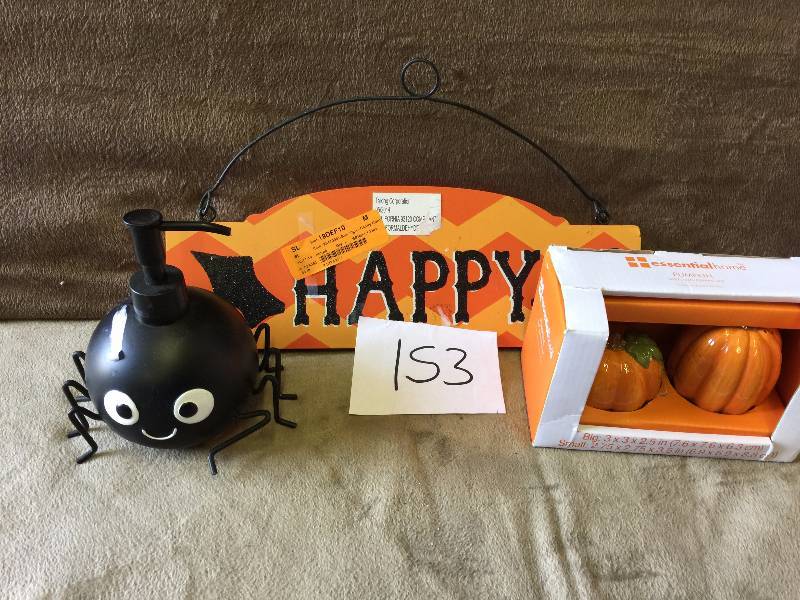 lot 153 image: Lot of Halloween Items