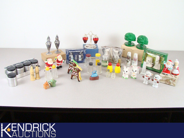 lot 9 image: Large Lot of Vintage Collectible Salt & Pepper Shakers