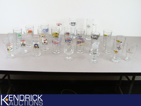 lot 18 image: 28 BeerBar Advertisement Glasses