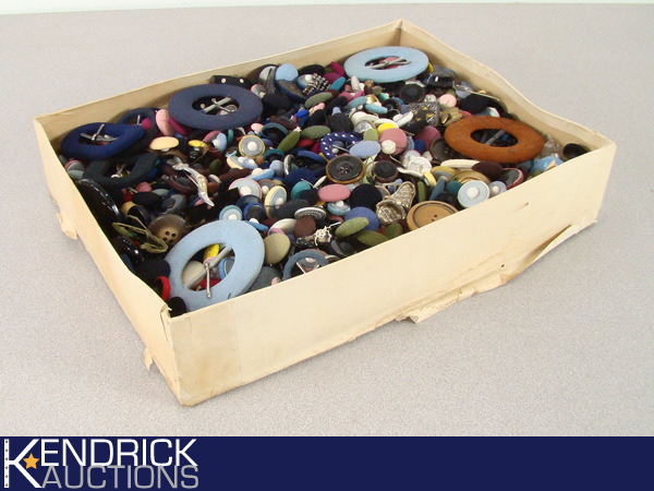 lot 26 image: Thousands of Vintage Buttons