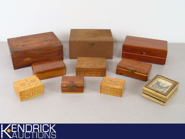 lot 30 image: 10 Vintage Wood Boxes